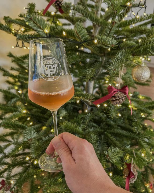 🎄✨ Krásné a požehnané Vánoce ✨🍷 Přejeme vám klidné sváteční chvíle plné pohody, radosti a setkání s těmi, na kterých vám...